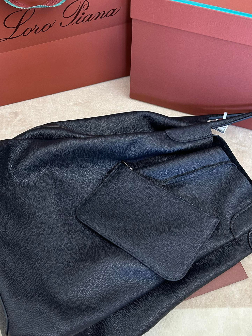 BALE HOBO EXTRA LARGE 40 BAG IN BLACK CALFSKIN
