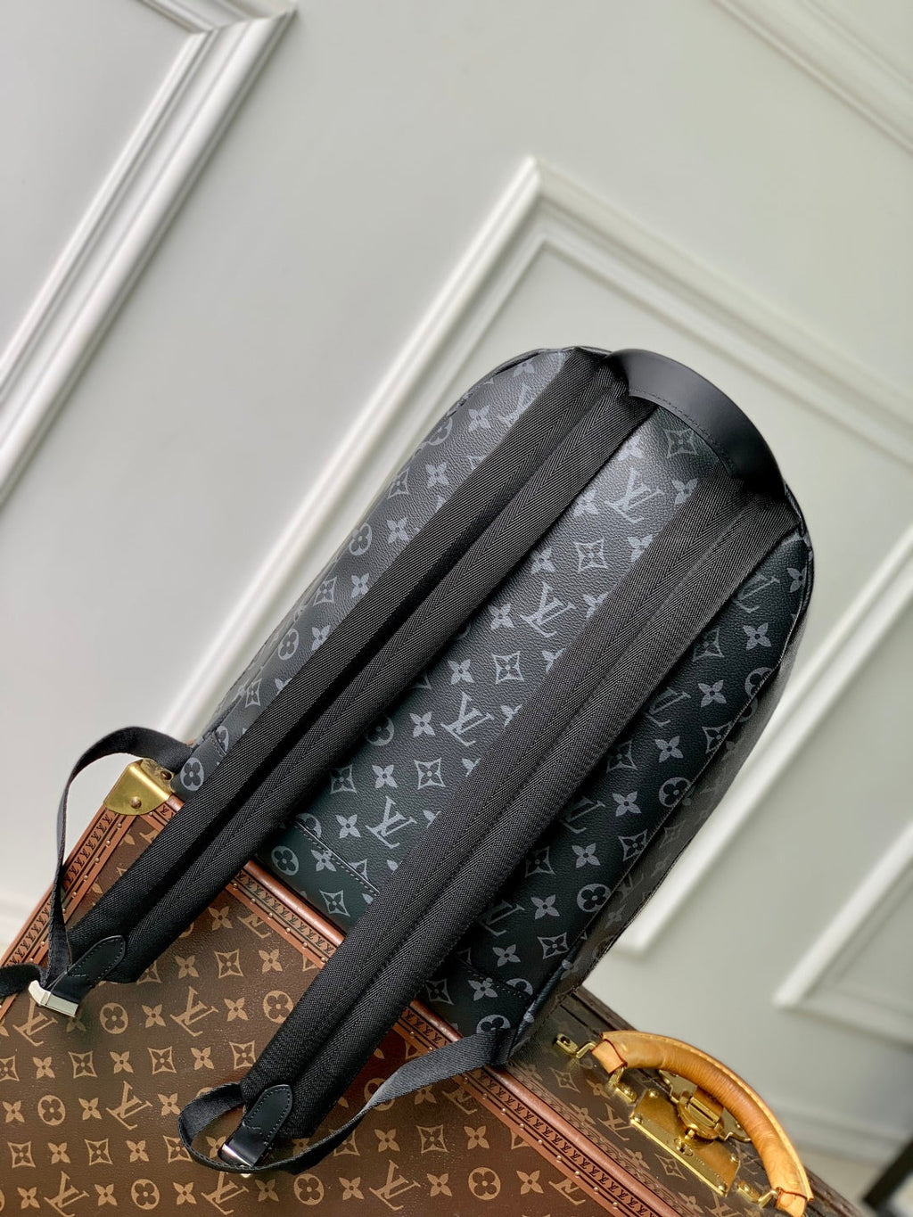 DISCOVERY SLIM BACKPACK 38 IN BLACK MONOGRAM ECLIPSE COATED CALFSKIN