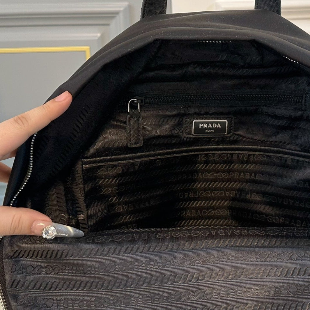 FRONT ZIP POCKET BACKPACK 35 IN BLACK RE-NYLON