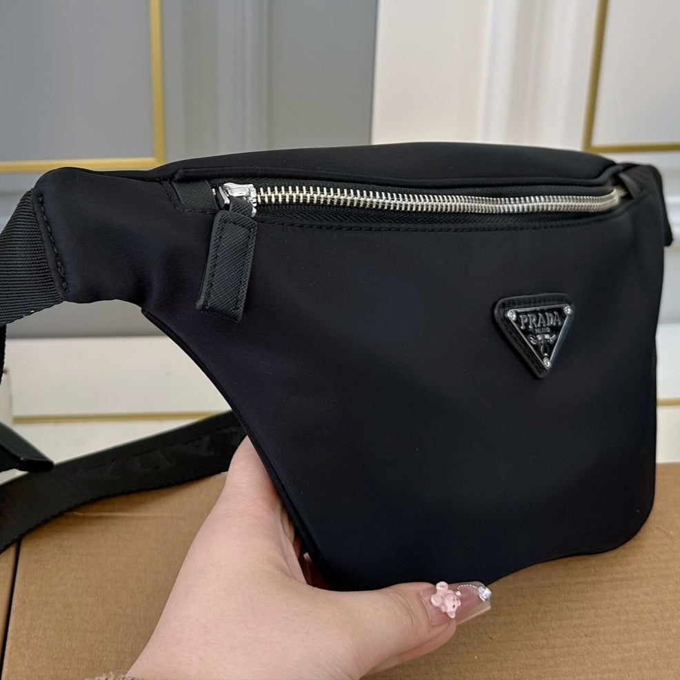 TRIANGLE LOGO BELT BAG 20 IN BLACK RE-NYLON