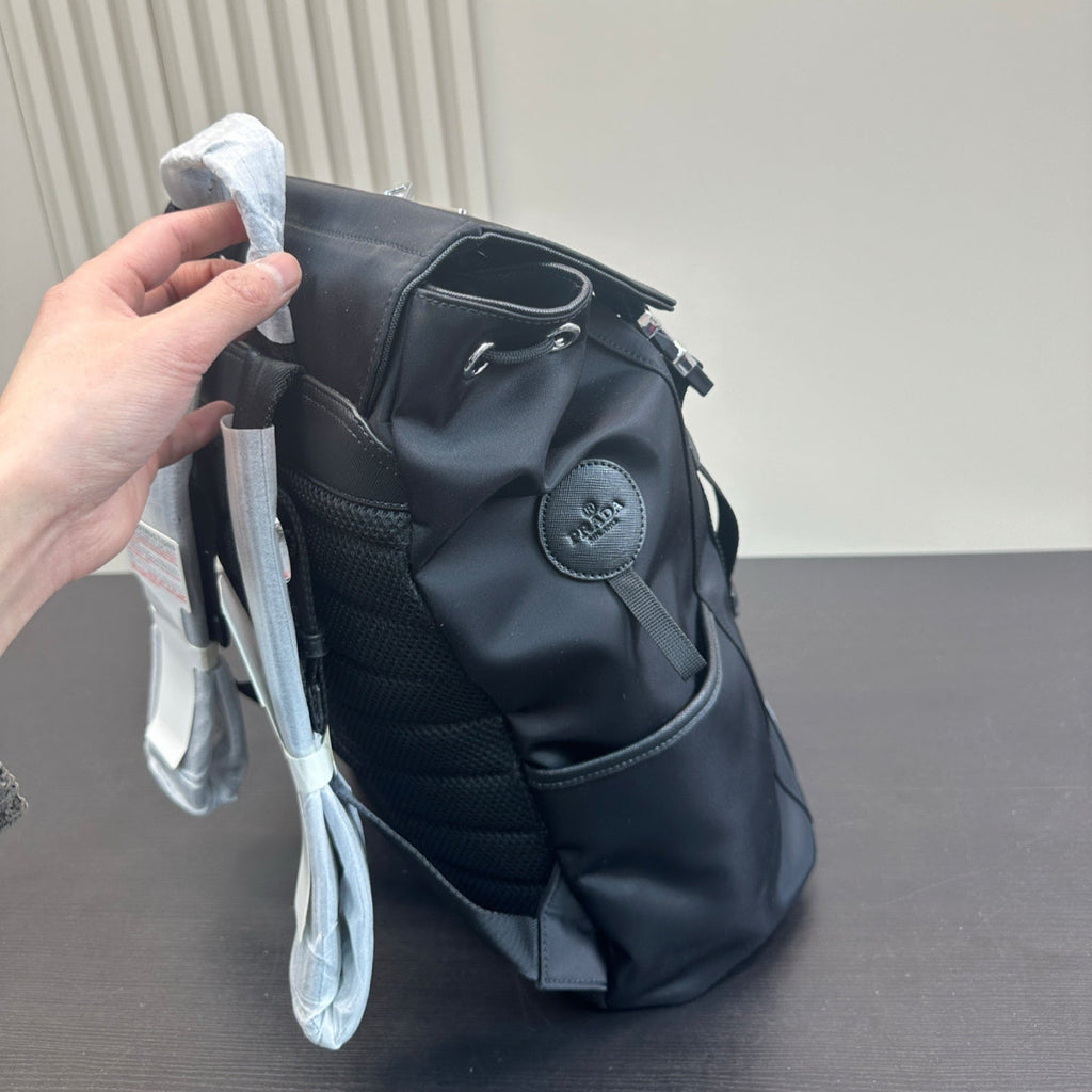 DOUBLE BUCKLE BACKPACK 40 IN BLACK RE-NYLON MIX CALFSKIN