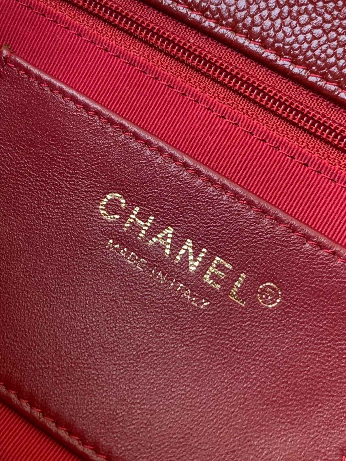 CLASSIC FLAP BAG 22 IN APPLE RED CALFSKIN GOLD HARDWARE