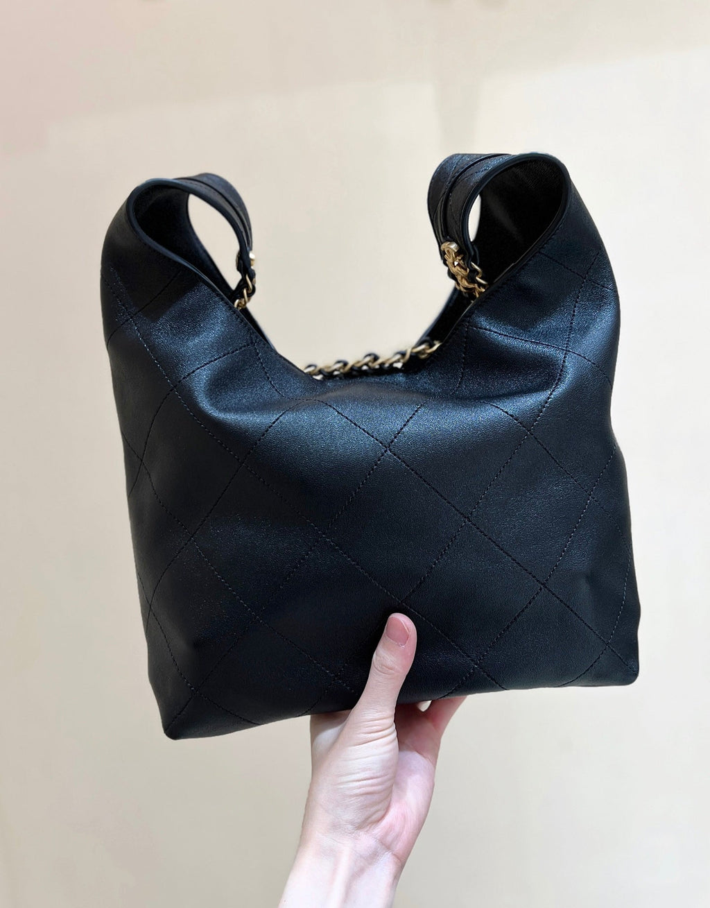 QUILTED LARGE HOBO BAG 35 IN BLACK LAMBSKIN GOLD HARDWARE